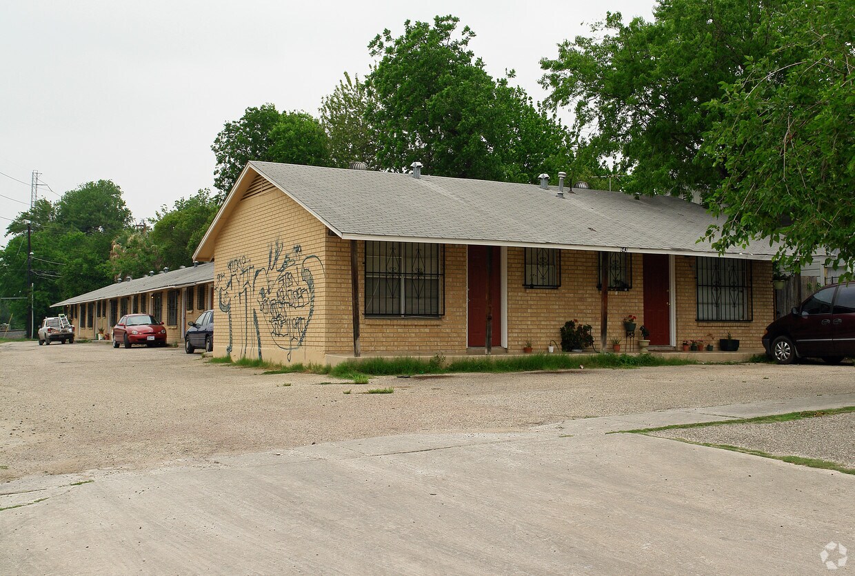 Primary Photo - 643 West Summit Ave