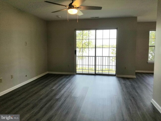 Building Photo - 5202 Riverfront Dr