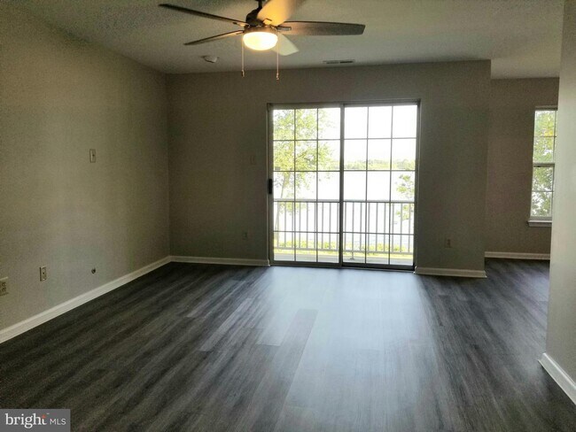Foto del edificio - 5202 Riverfront Dr