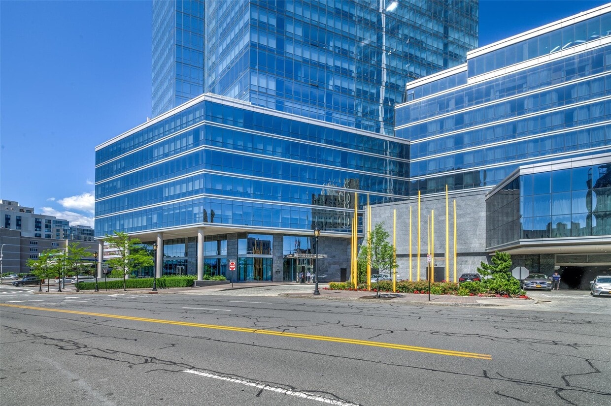 Primary Photo - 5 Renaissance Square