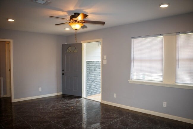 Building Photo - 1723 Alta Vista St