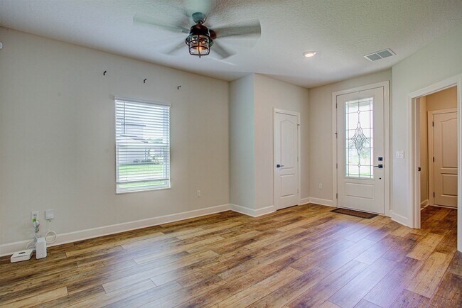 Foto del edificio - 20 Falcon Ridge Rd