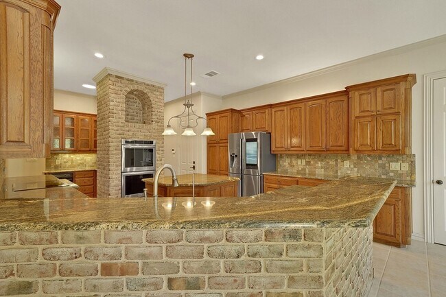 Foto del edificio - 10111 Bluffview Cir