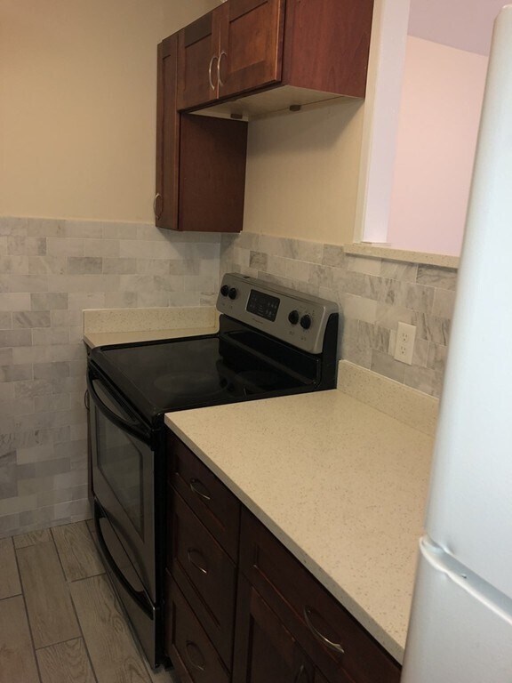 Building Photo - 12 Inman St