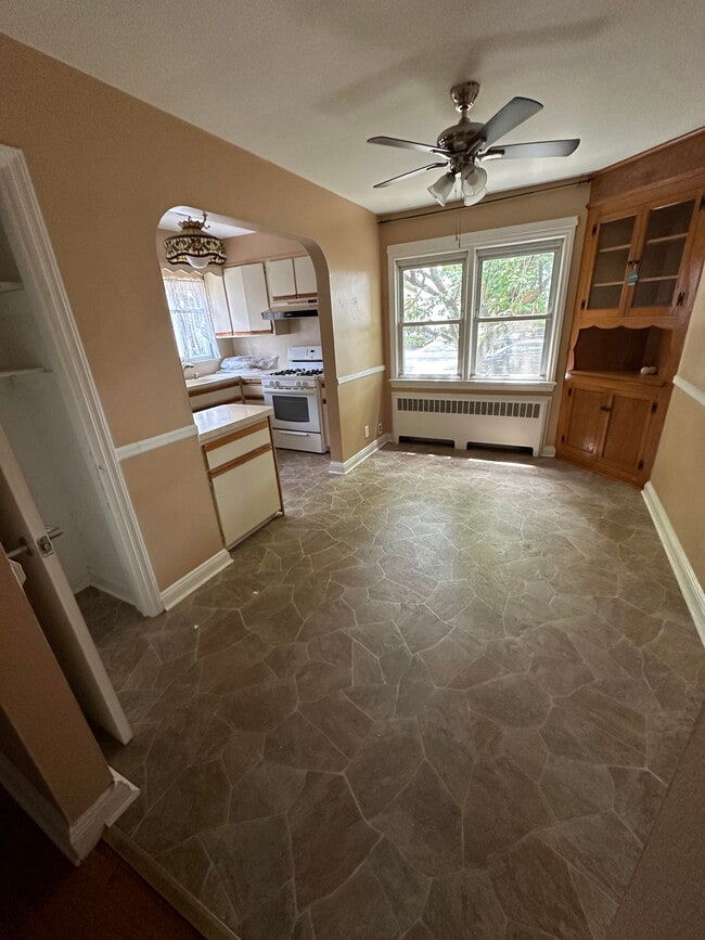 Dining Area - 309 Burbank Ave