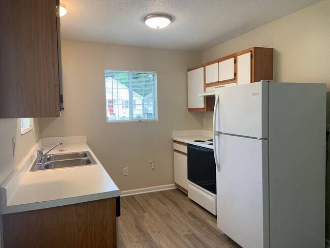 Building Photo - Glenwood area 3BR