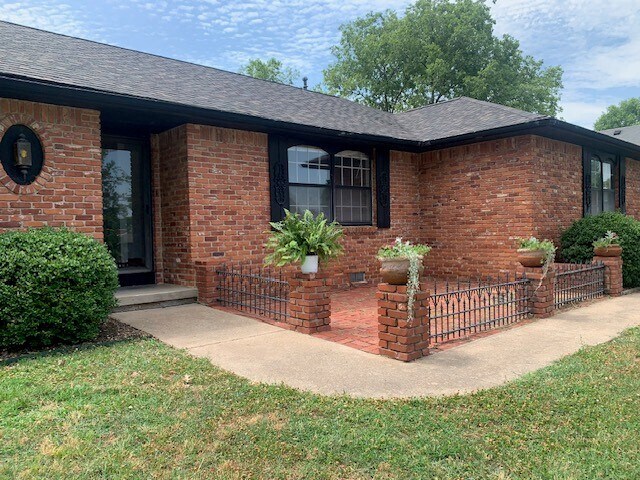 Primary Photo - 3420 S Park Ave
