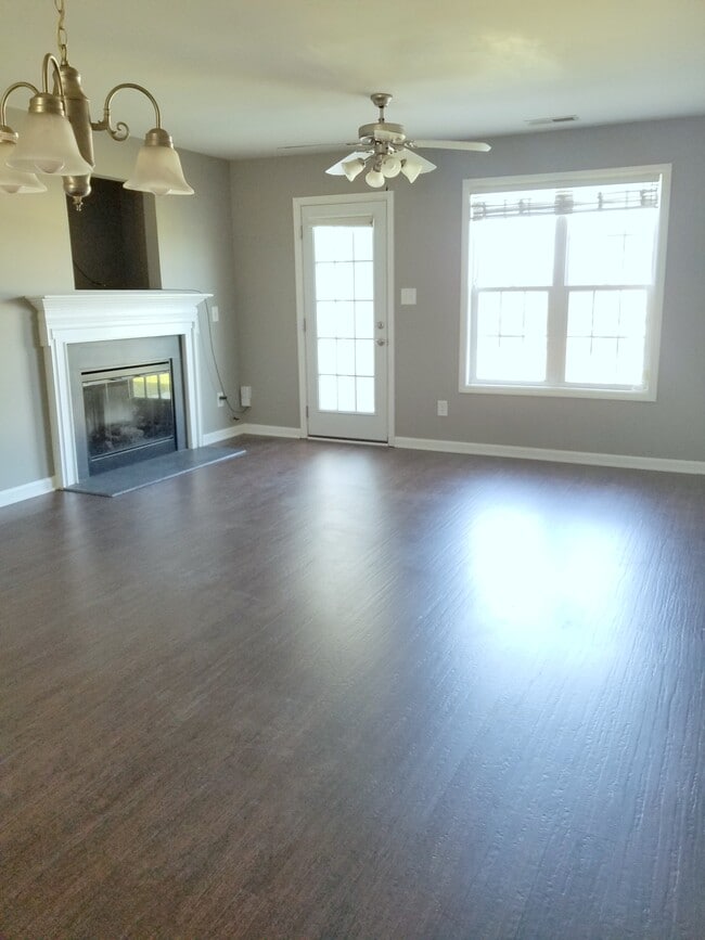 Building Photo - 912 Savin Landing
