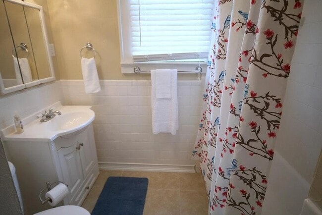 Foto del edificio - 4718 Ramona Blvd