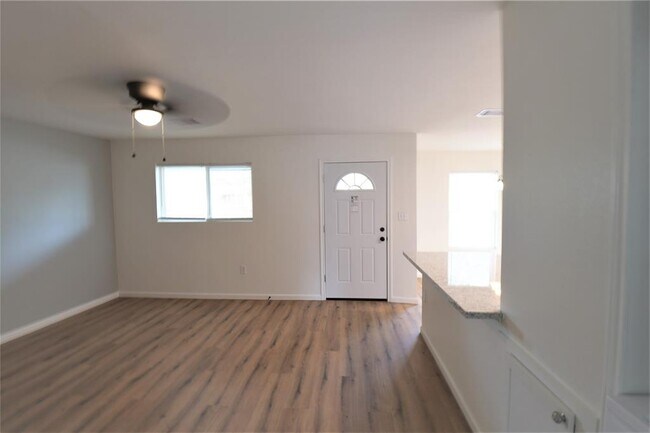 Foto del edificio - 5422 Pine Ave