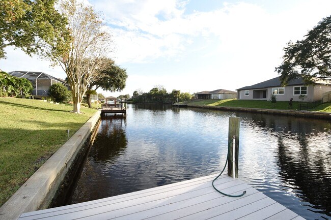 Foto del edificio - Water front, 2 story canal home.. Palm Harbor subdivision