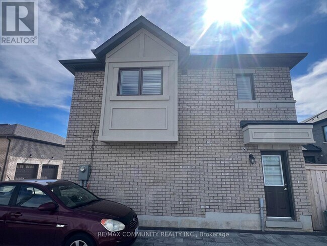 Building Photo - 3570 Bur Oak Ave