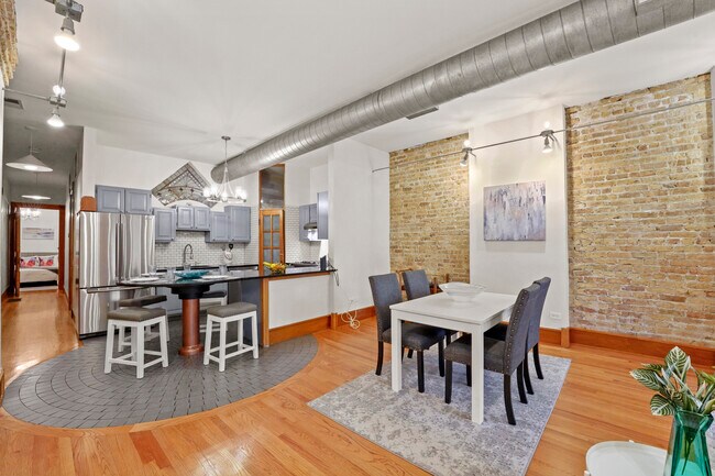 Building Photo - 1338 W Madison St