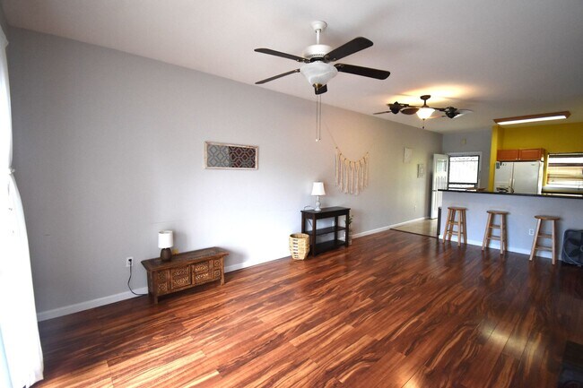 Building Photo - 2 Bedroom 2 Bath Partially Furnished Condo