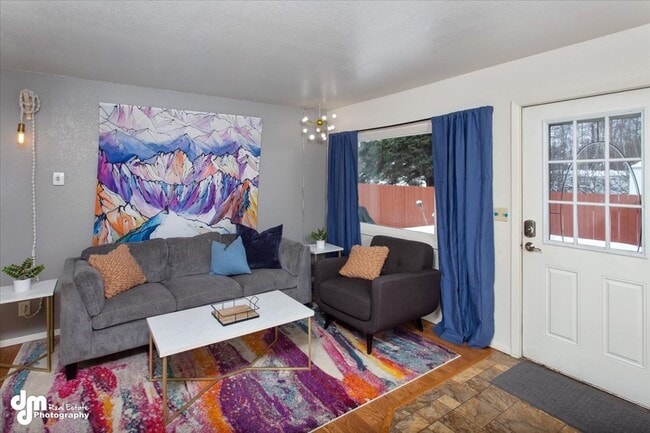 Foto del edificio - 76th Ave Duplex