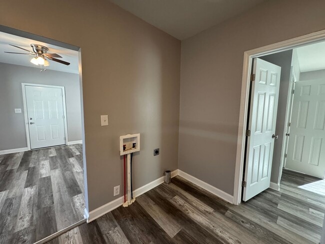 Building Photo - Available to Show