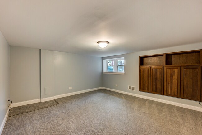 Building Photo - 4038 N Lavergne Ave