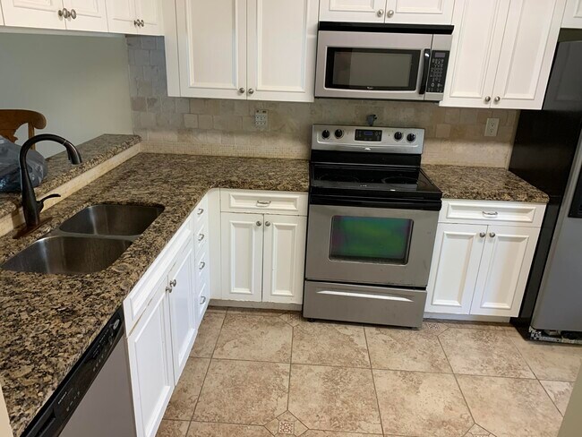 Building Photo - 501 Sabal Ridge Cir