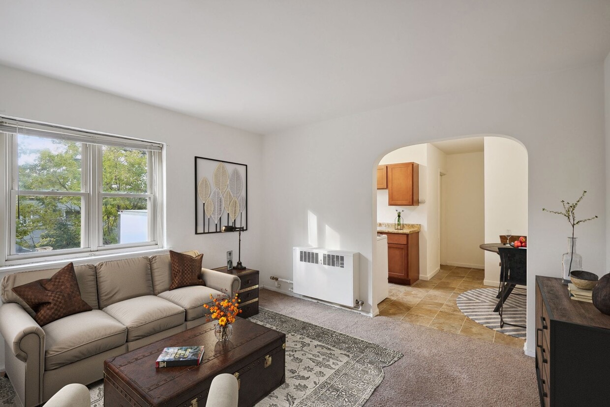 Primary Photo - Spacious Top-Floor 1BR on Beautiful Iris P...