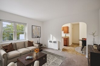 Building Photo - 483 W Lynnhurst Ave