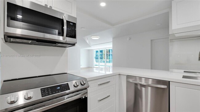 Foto del edificio - 555 NE 34th St