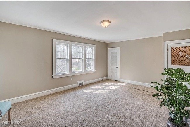 Building Photo - 2 br, 1 bath Condo - 221 West Kings Highway B