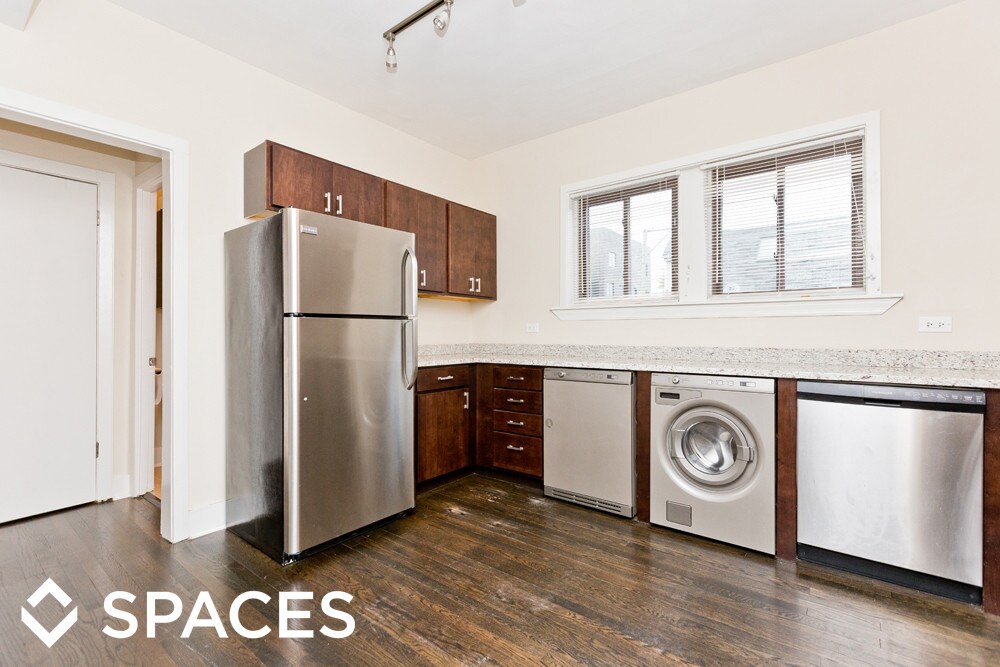 Foto principal - 1542 W Waveland Ave