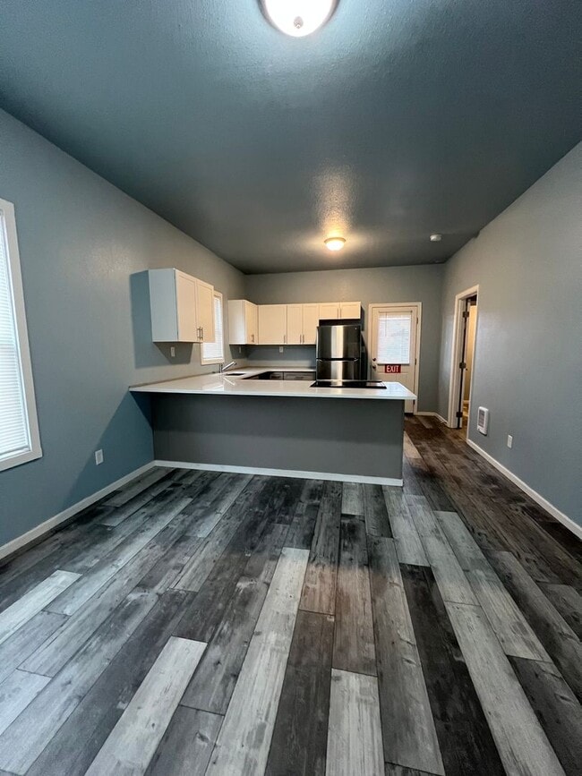 Building Photo - 2 Bedroom, 1 Bathroom Home - Located near Downtown