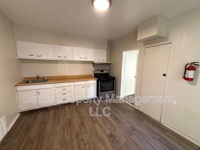 Building Photo - 508 Dock St