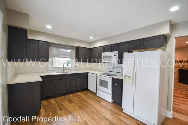 Building Photo - 2 br, 1 bath House - 1313 NW 92nd St (Right)