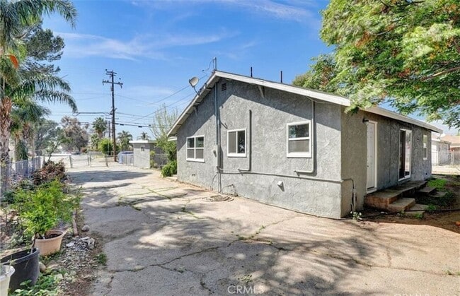 Building Photo - 3001 N State St