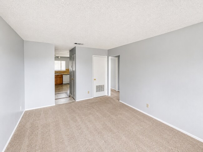 Building Photo - 1315 Quail Cir