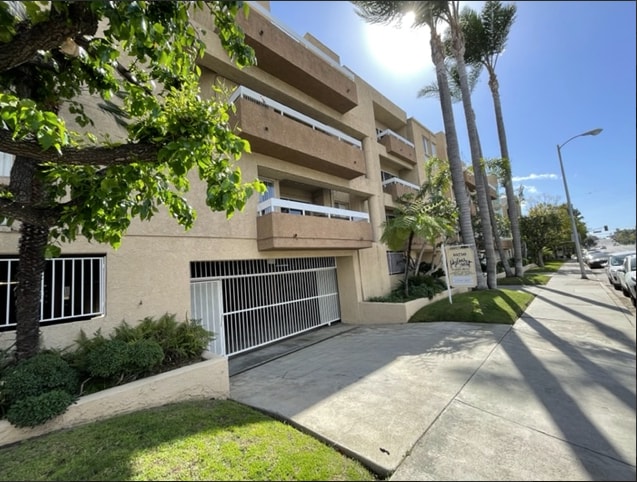 Photo - 10750 Palms Blvd Apartment
