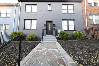 Building Photo - 1230 Penn St NE