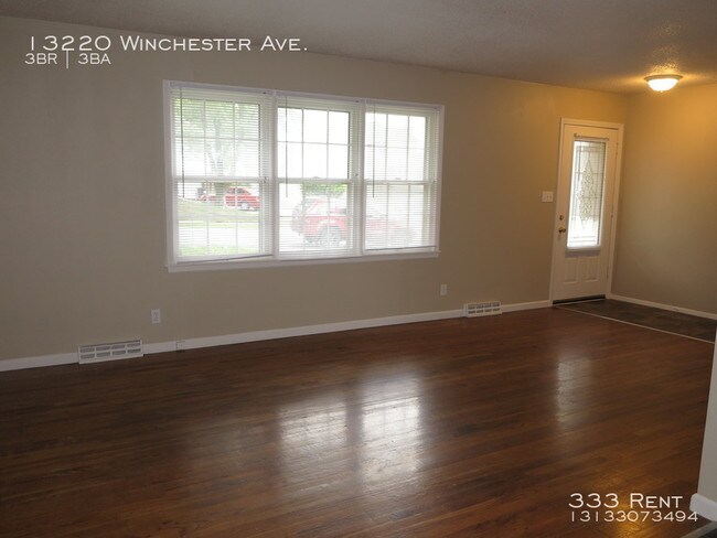 Foto del edificio - 13220 Winchester Ave