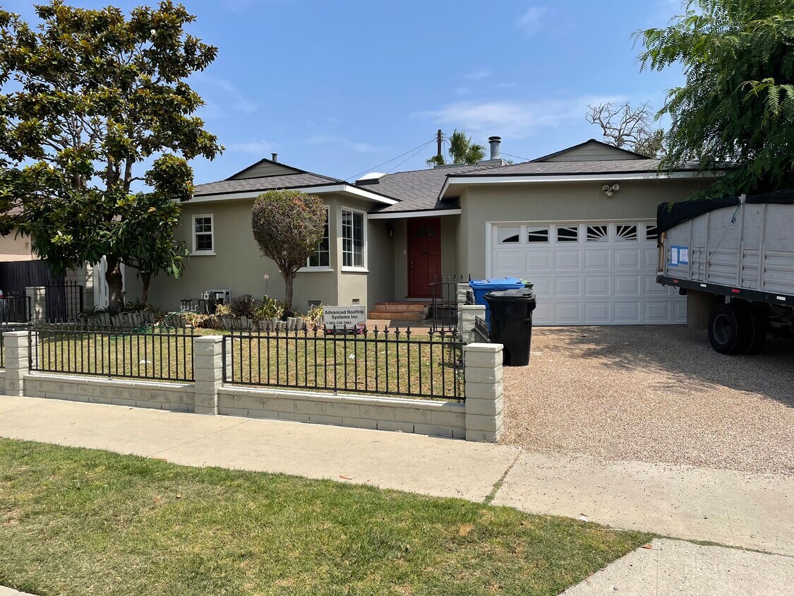 New Paint! New Roof! - 5332 Mesmer Ave