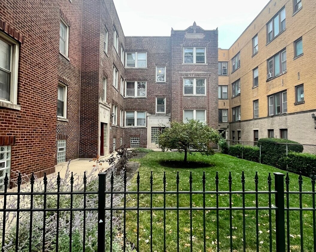 Primary Photo - 2013 N Leavitt St
