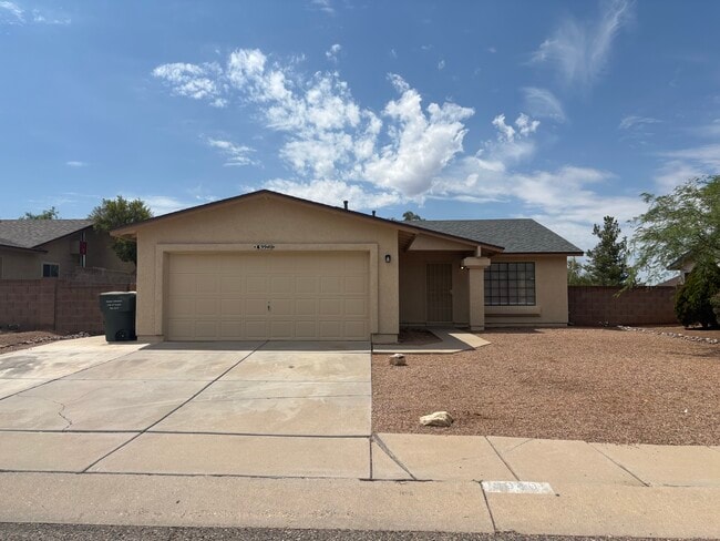 Building Photo - 9940 E Gray Hawk Dr