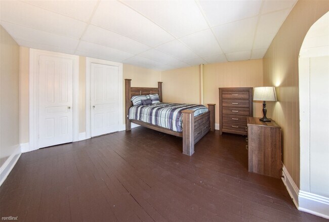 Building Photo - 1 br, 1 bath  - 1043 N Duke St 3rd Floor