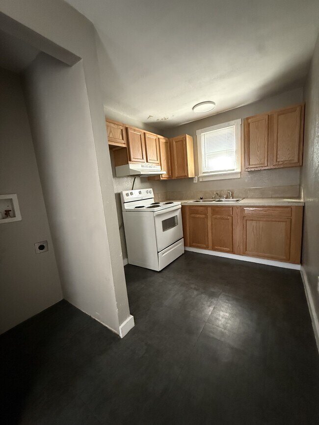 Foto del edificio - 402 N Cedar St