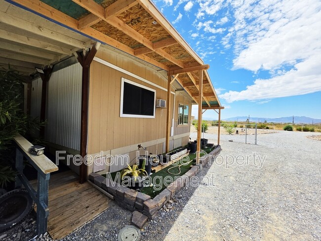 Building Photo - 6901 N Mountain View
