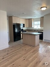 Building Photo - 410 Cheyenne Dr