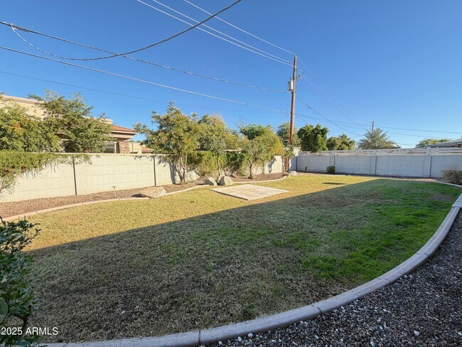 Foto del edificio - 8062 E Edgemont Ave