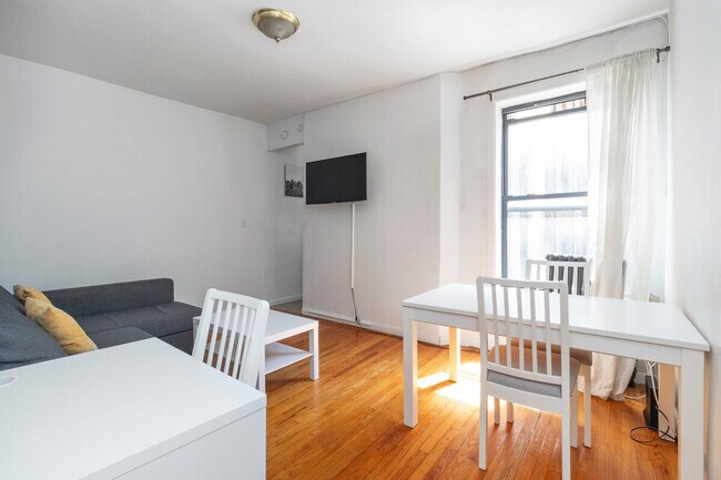 Foto del edificio - 315-317-317 E 95th St