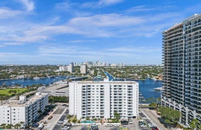 Foto del edificio - 200 S Birch Rd