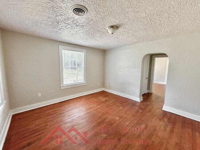Foto del edificio - 1379 Ferguson Rd
