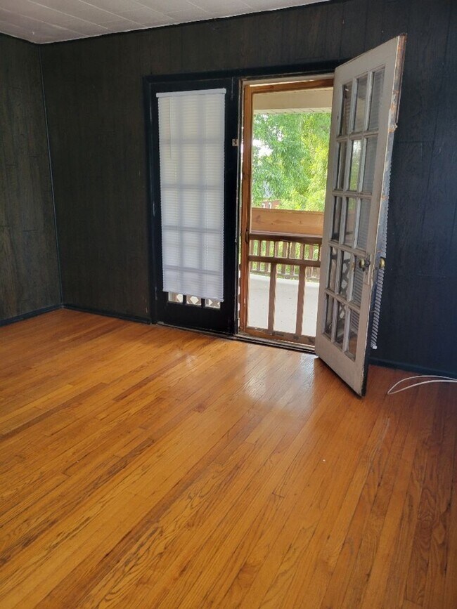 Foto del edificio - 3218-3218 E 10th St