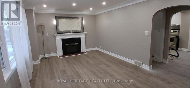 Building Photo - 1052 King St E