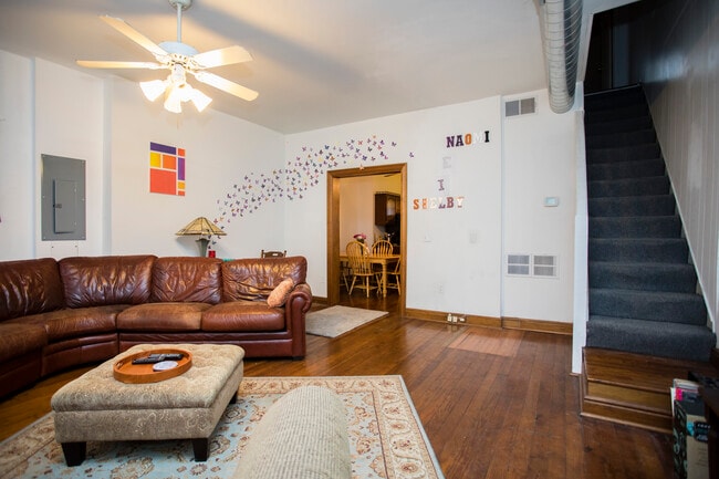 Foto del edificio - 421 E Carson St