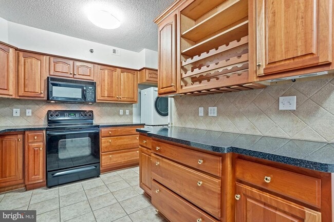 Building Photo - 1805 Crystal Dr